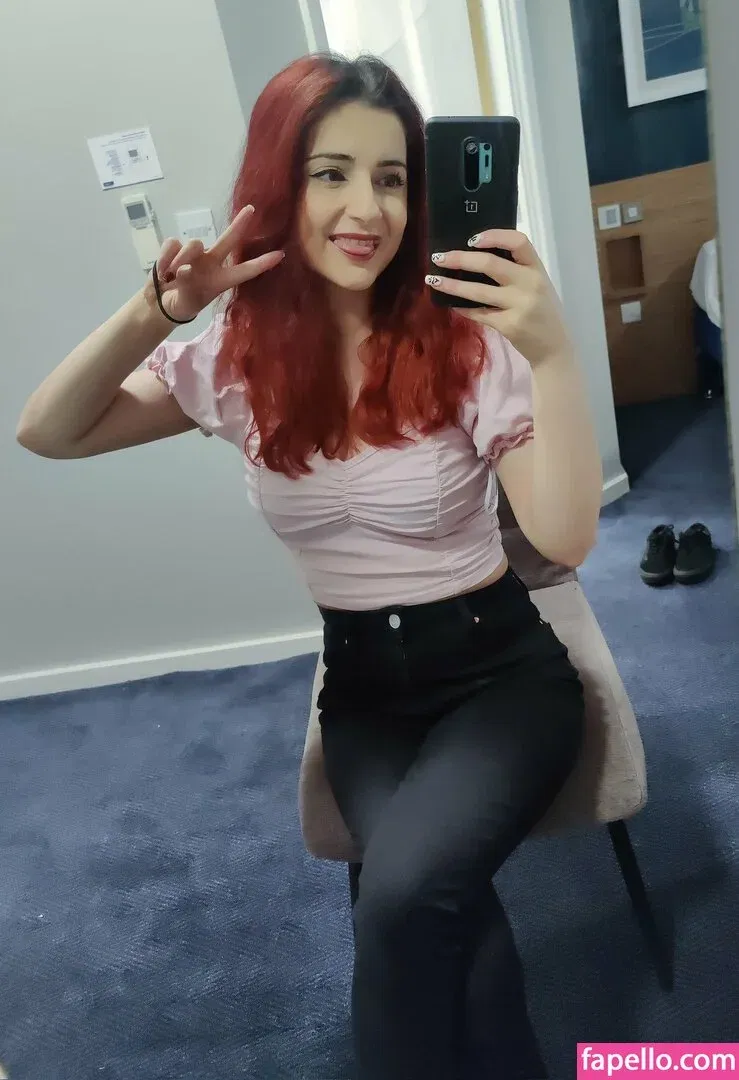 AnnieFuchsia Onlyfans Photo Gallery 