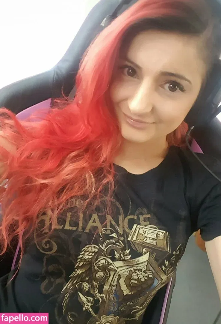 AnnieFuchsia Onlyfans Photo Gallery 