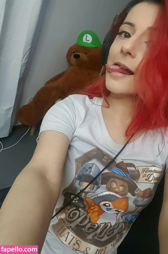 AnnieFuchsia Onlyfans Photo Gallery 