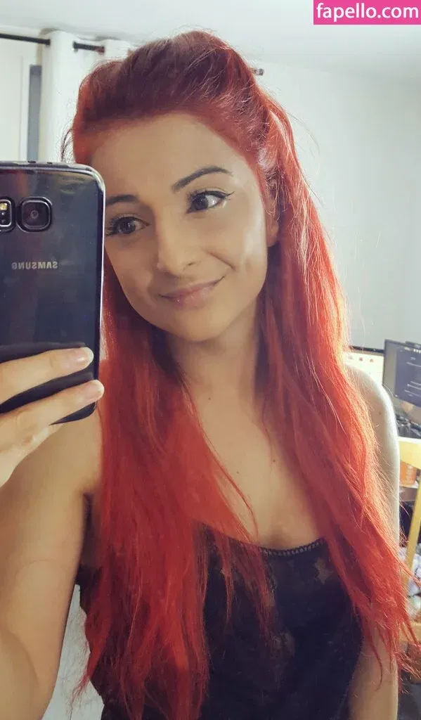 AnnieFuchsia Onlyfans Photo Gallery 