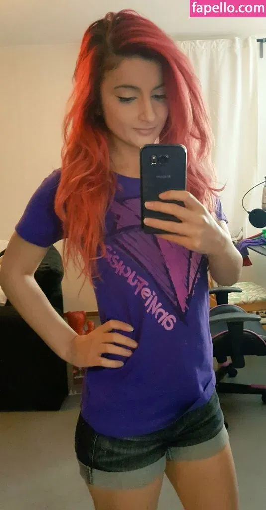 AnnieFuchsia Onlyfans Photo Gallery 