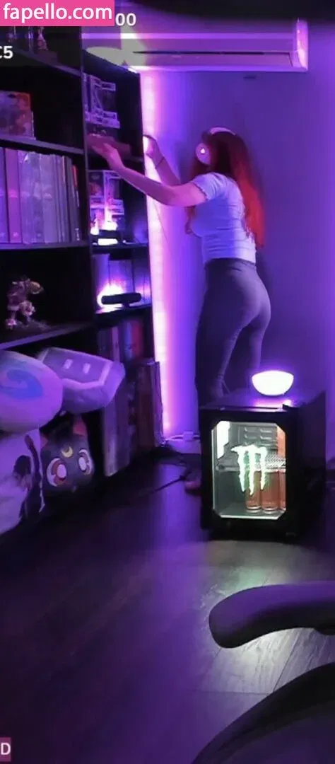 AnnieFuchsia Onlyfans Photo Gallery 