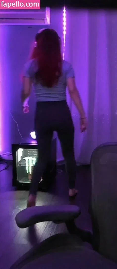 AnnieFuchsia Onlyfans Photo Gallery 