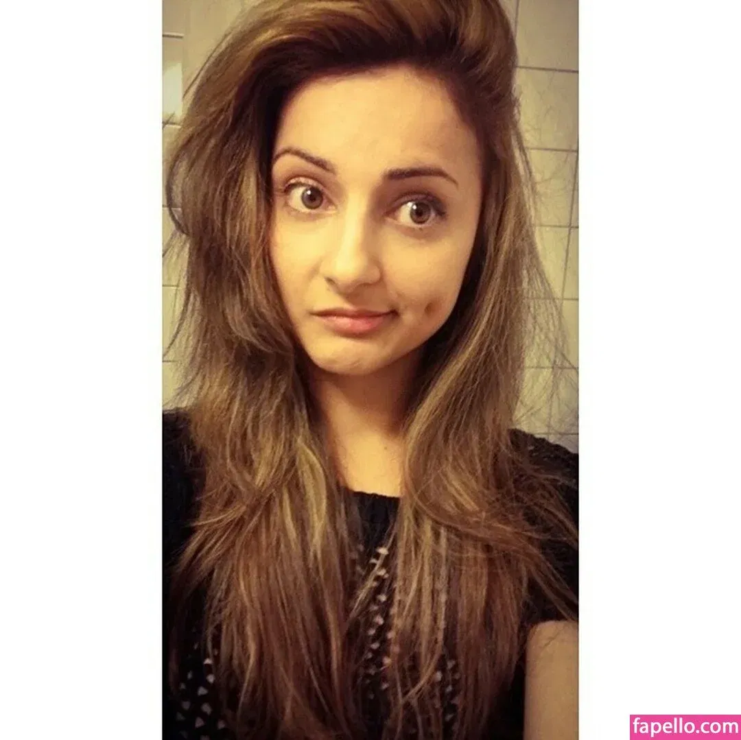 AnnieFuchsia Onlyfans Photo Gallery 