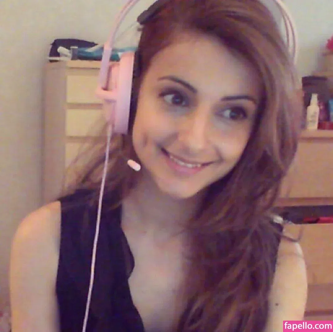 AnnieFuchsia Onlyfans Photo Gallery 