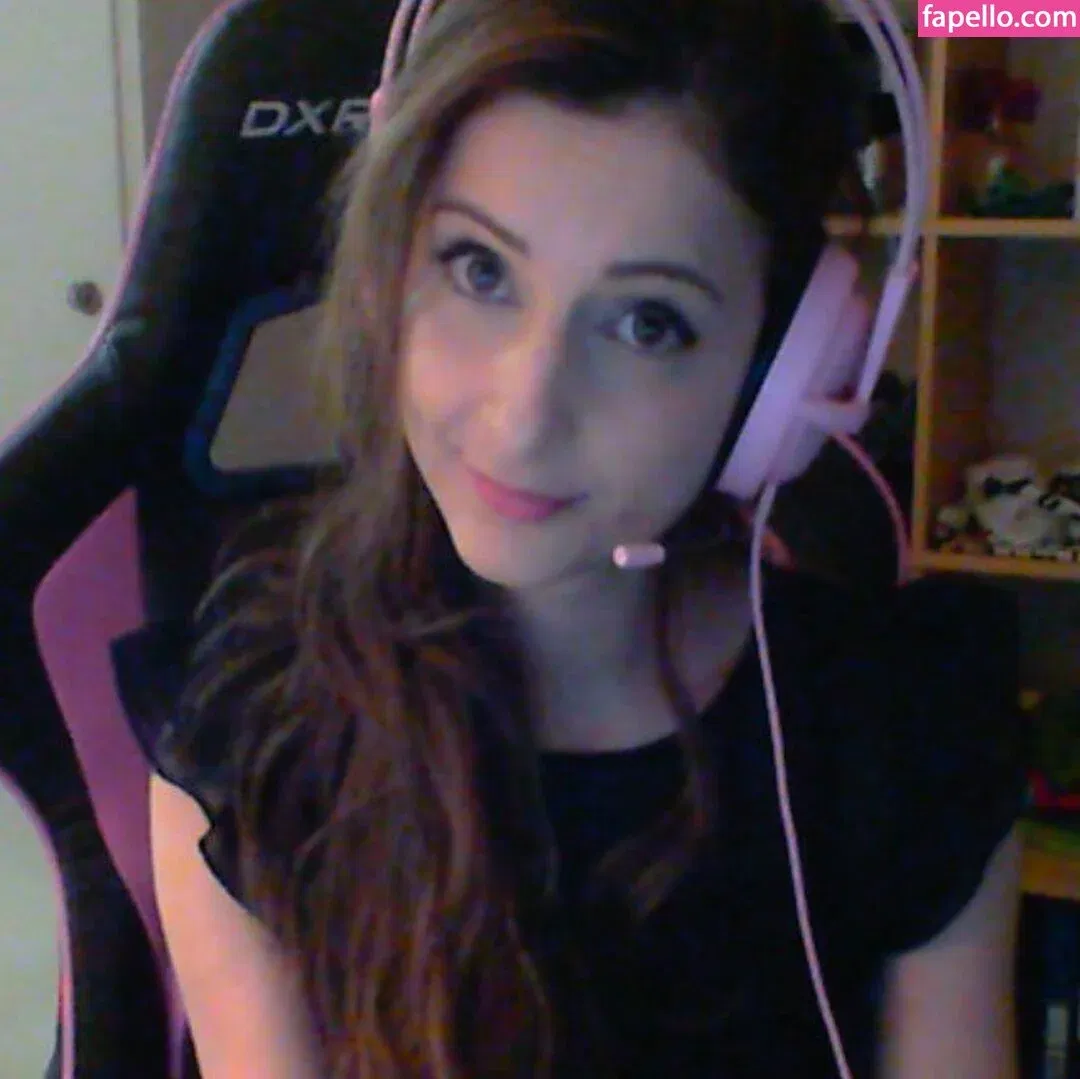 AnnieFuchsia Onlyfans Photo Gallery 