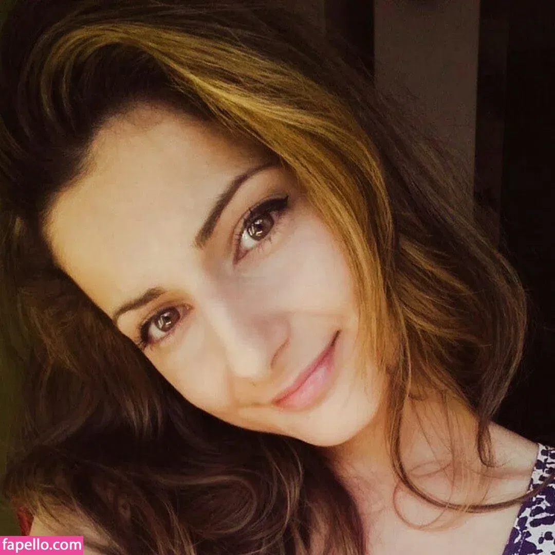 AnnieFuchsia Onlyfans Photo Gallery 