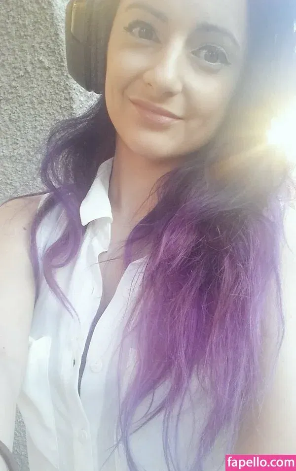 AnnieFuchsia Onlyfans Photo Gallery 