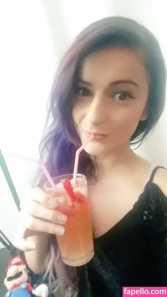 AnnieFuchsia Onlyfans Photo Gallery 