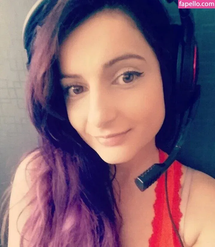 AnnieFuchsia Onlyfans Photo Gallery 