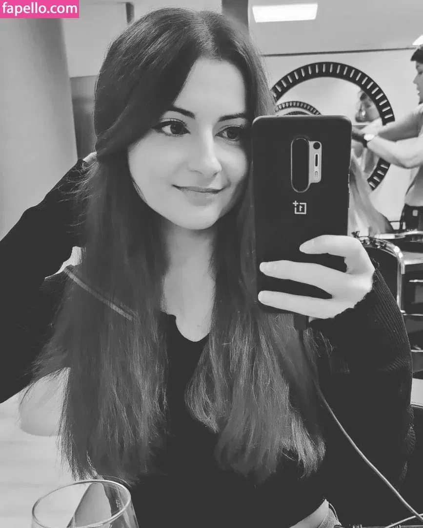 AnnieFuchsia Onlyfans Photo Gallery 