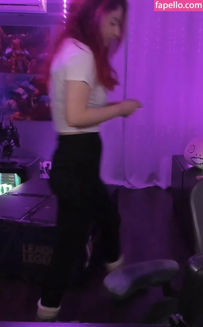 AnnieFuchsia Onlyfans Photo Gallery 