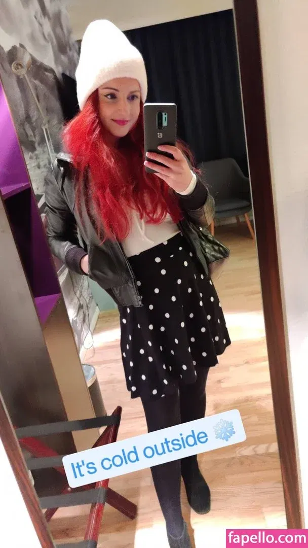 AnnieFuchsia Onlyfans Photo Gallery 