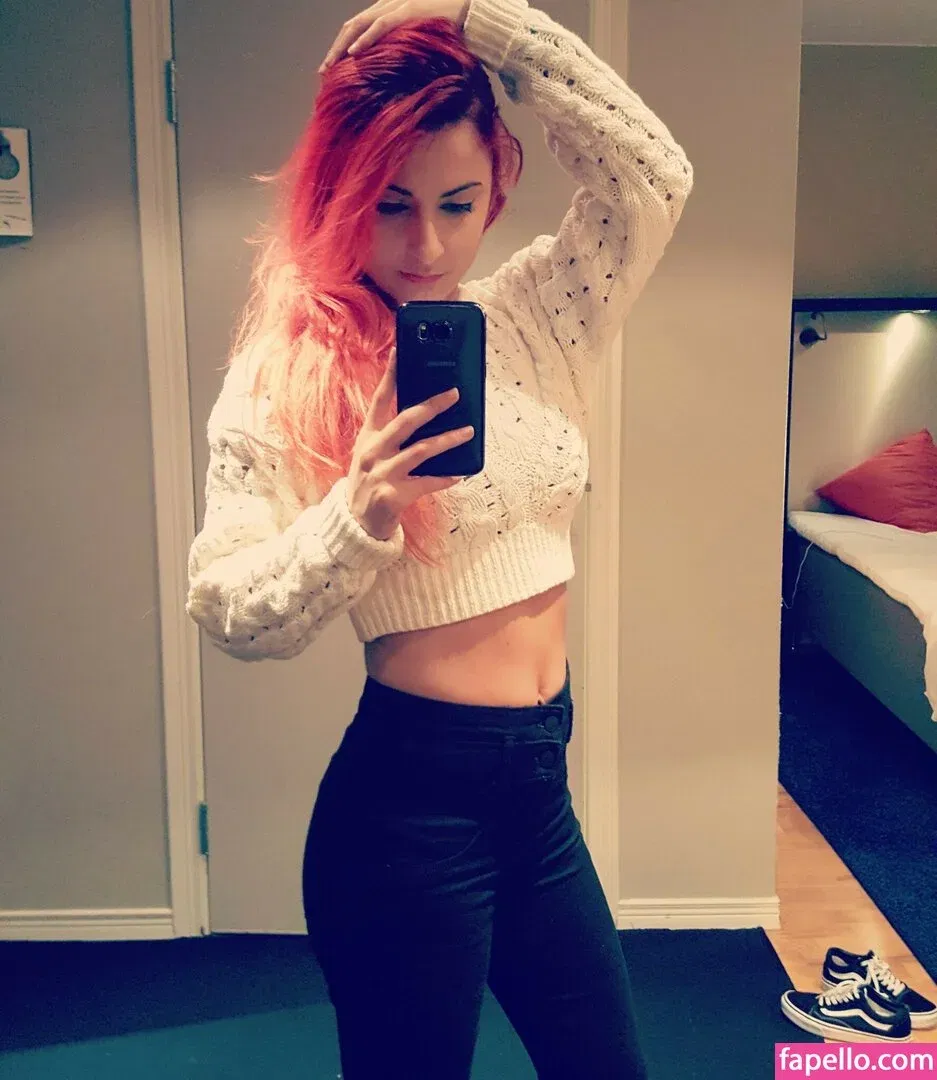 AnnieFuchsia Onlyfans Photo Gallery 