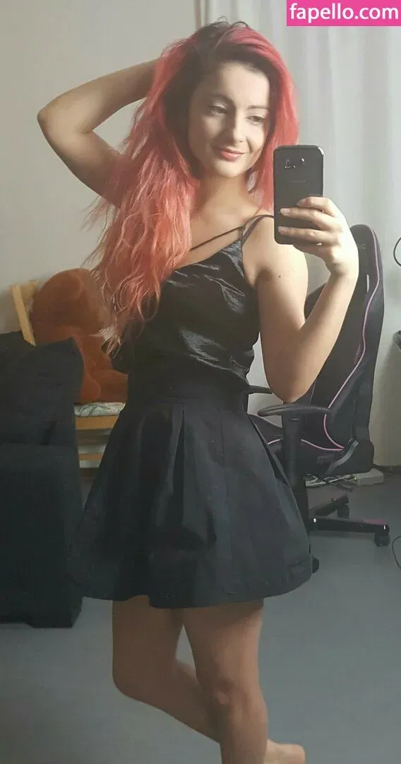 AnnieFuchsia Onlyfans Photo Gallery 