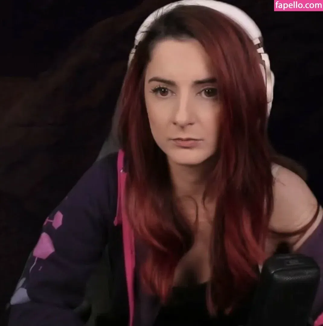 AnnieFuchsia Onlyfans Photo Gallery 