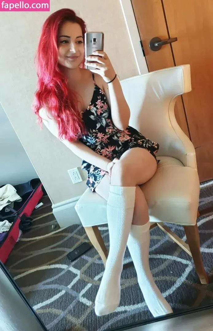 AnnieFuchsia Onlyfans Photo Gallery 