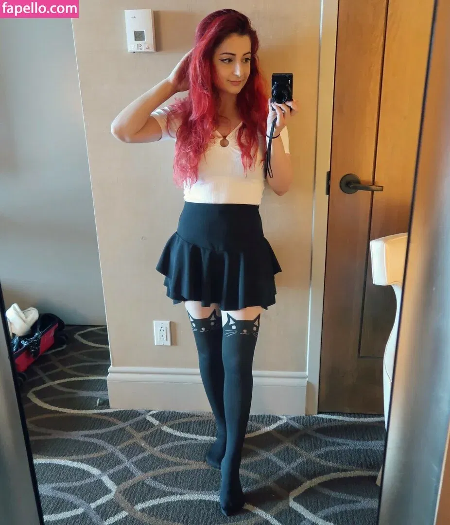 AnnieFuchsia Onlyfans Photo Gallery 