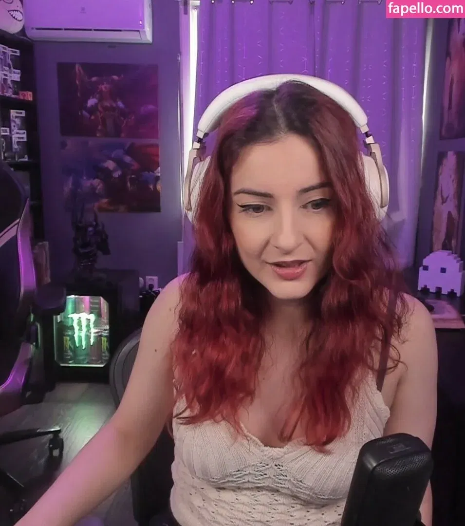 AnnieFuchsia Onlyfans Photo Gallery 