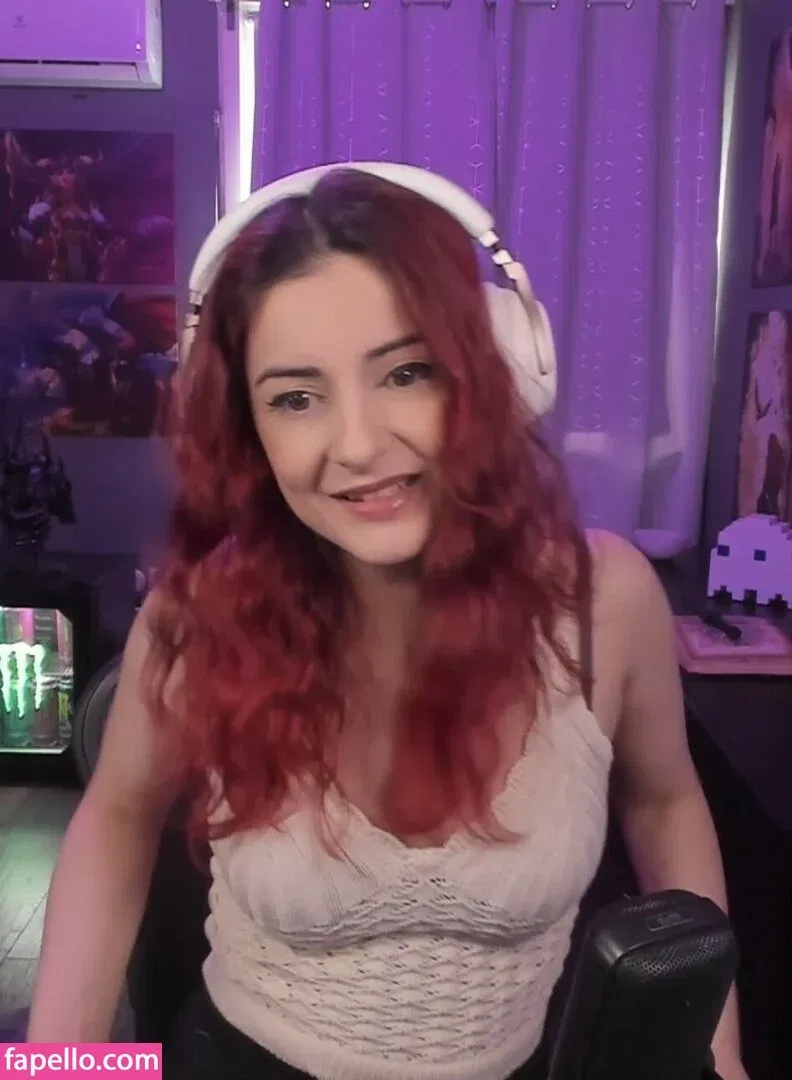 AnnieFuchsia Onlyfans Photo Gallery 