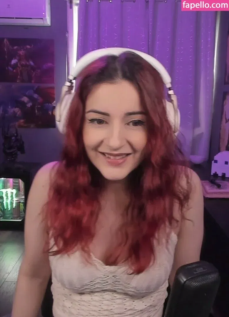 AnnieFuchsia Onlyfans Photo Gallery 