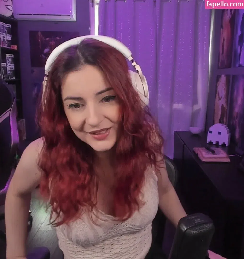 AnnieFuchsia Onlyfans Photo Gallery 