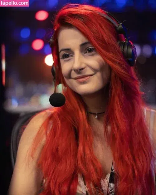 AnnieFuchsia Onlyfans Photo Gallery 