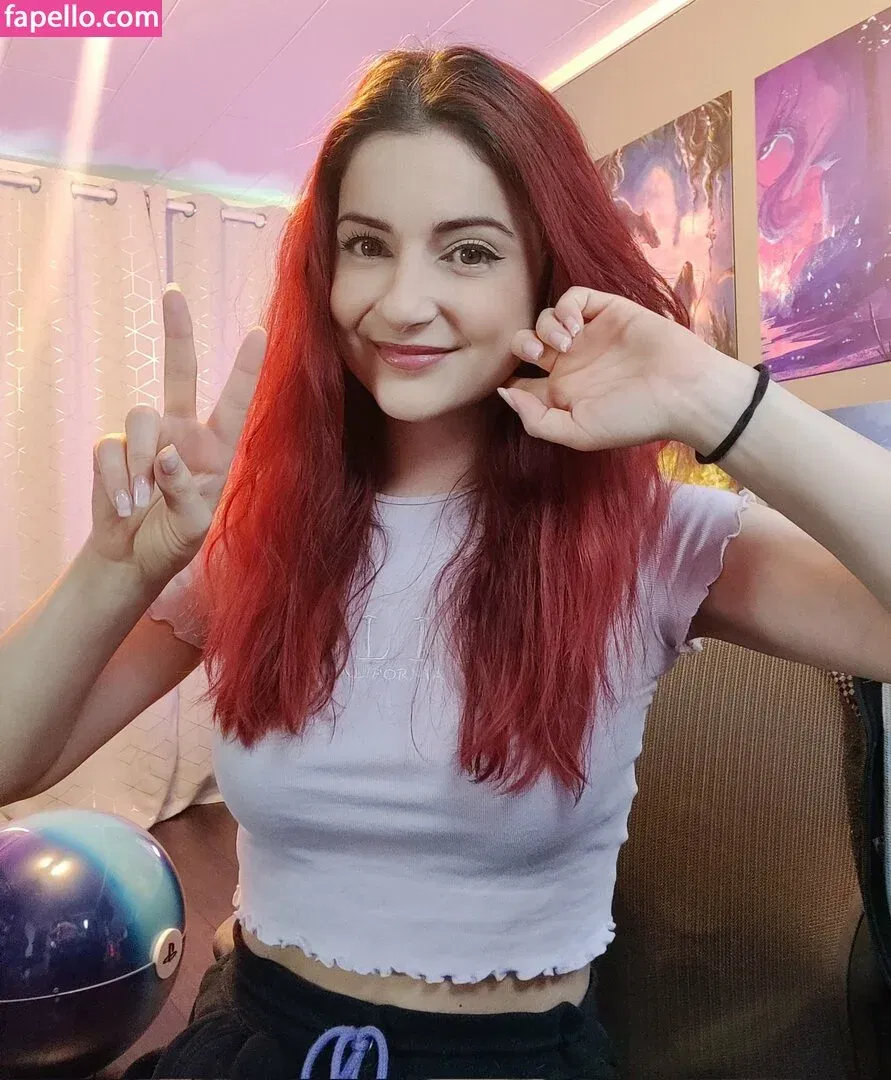 AnnieFuchsia Onlyfans Photo Gallery 