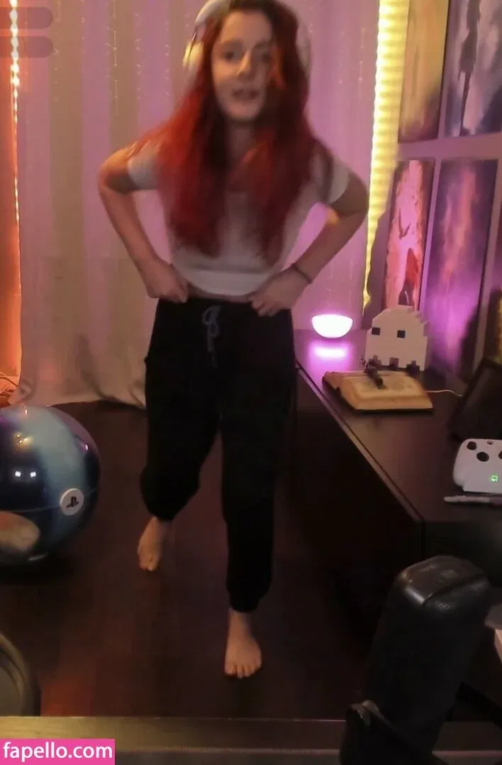 AnnieFuchsia Onlyfans Photo Gallery 