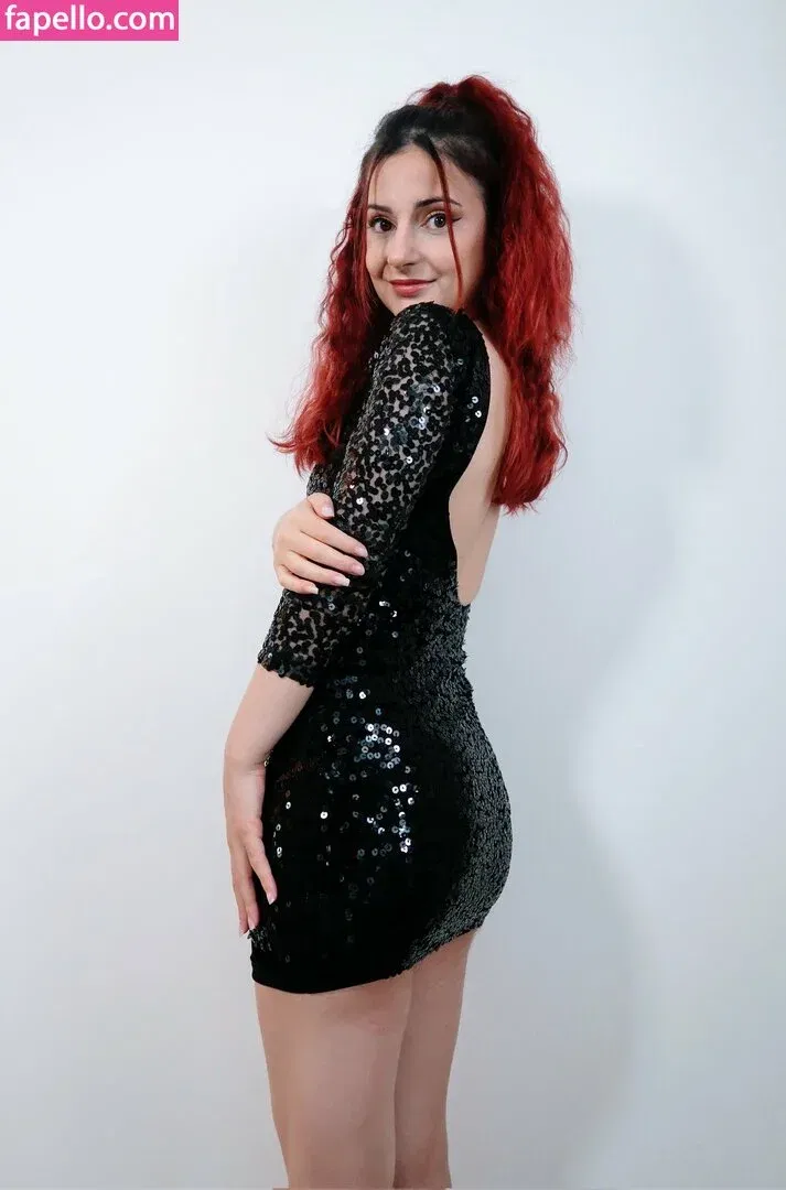 AnnieFuchsia Onlyfans Photo Gallery 