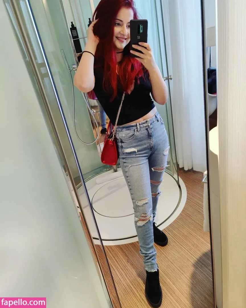 AnnieFuchsia Onlyfans Photo Gallery 