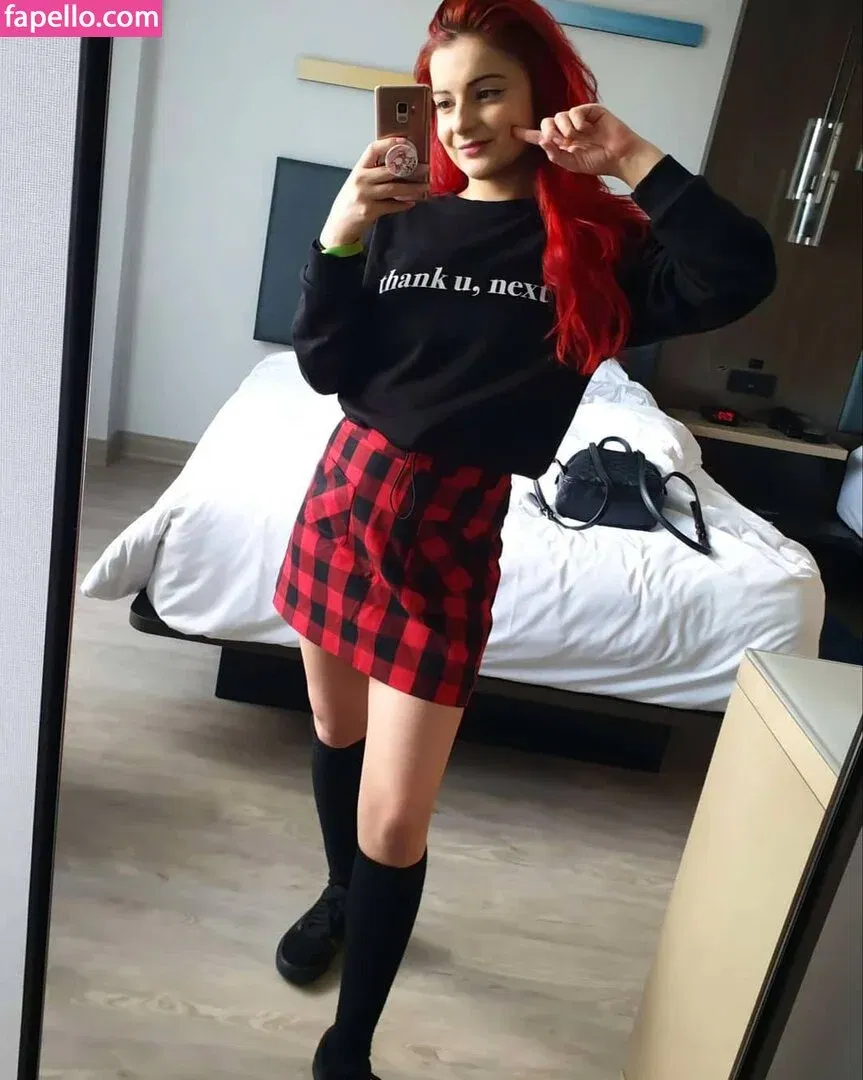 AnnieFuchsia Onlyfans Photo Gallery 