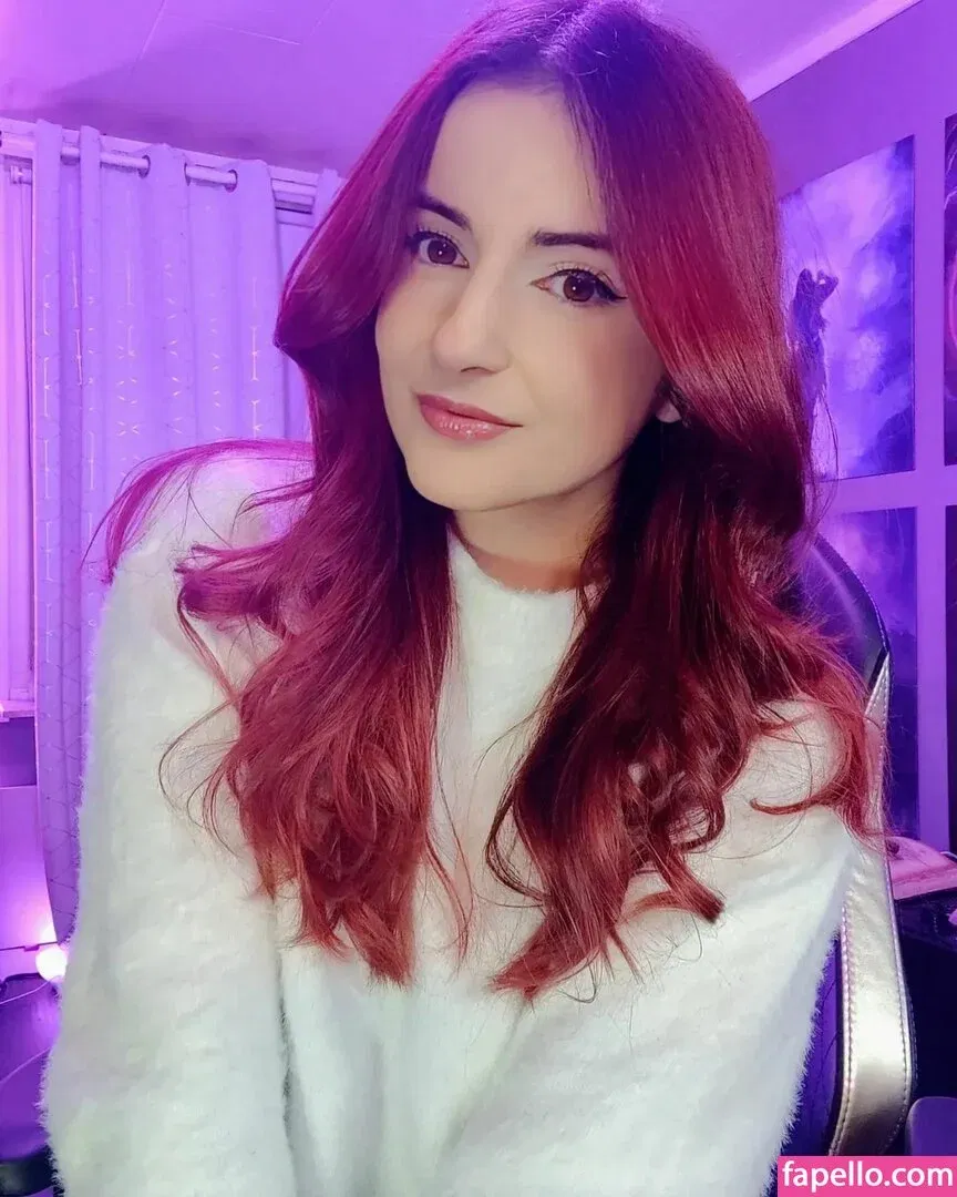 AnnieFuchsia Onlyfans Photo Gallery 