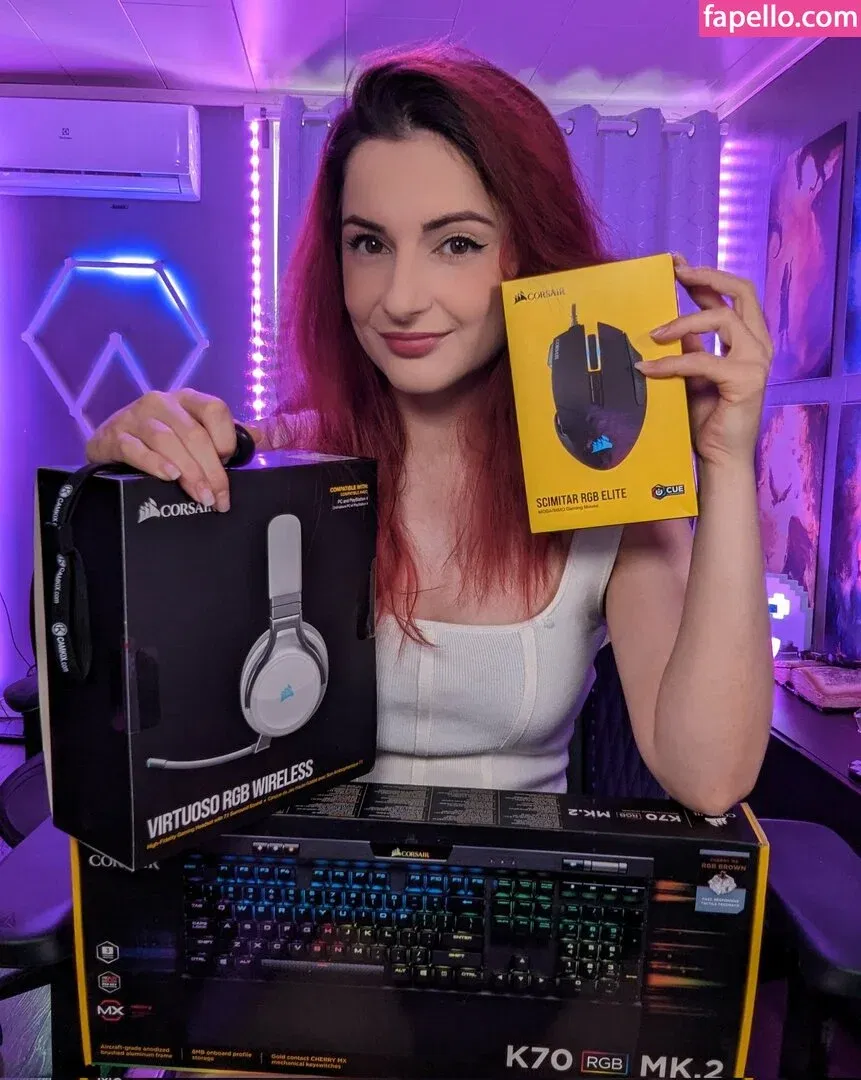 AnnieFuchsia Onlyfans Photo Gallery 