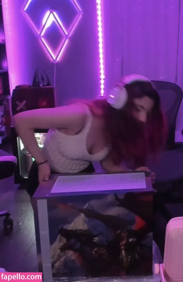 AnnieFuchsia Onlyfans Photo Gallery 