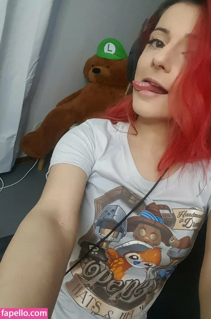 AnnieFuchsia Onlyfans Photo Gallery 