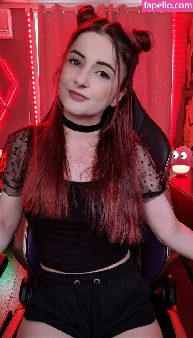 AnnieFuchsia Onlyfans Photo Gallery 