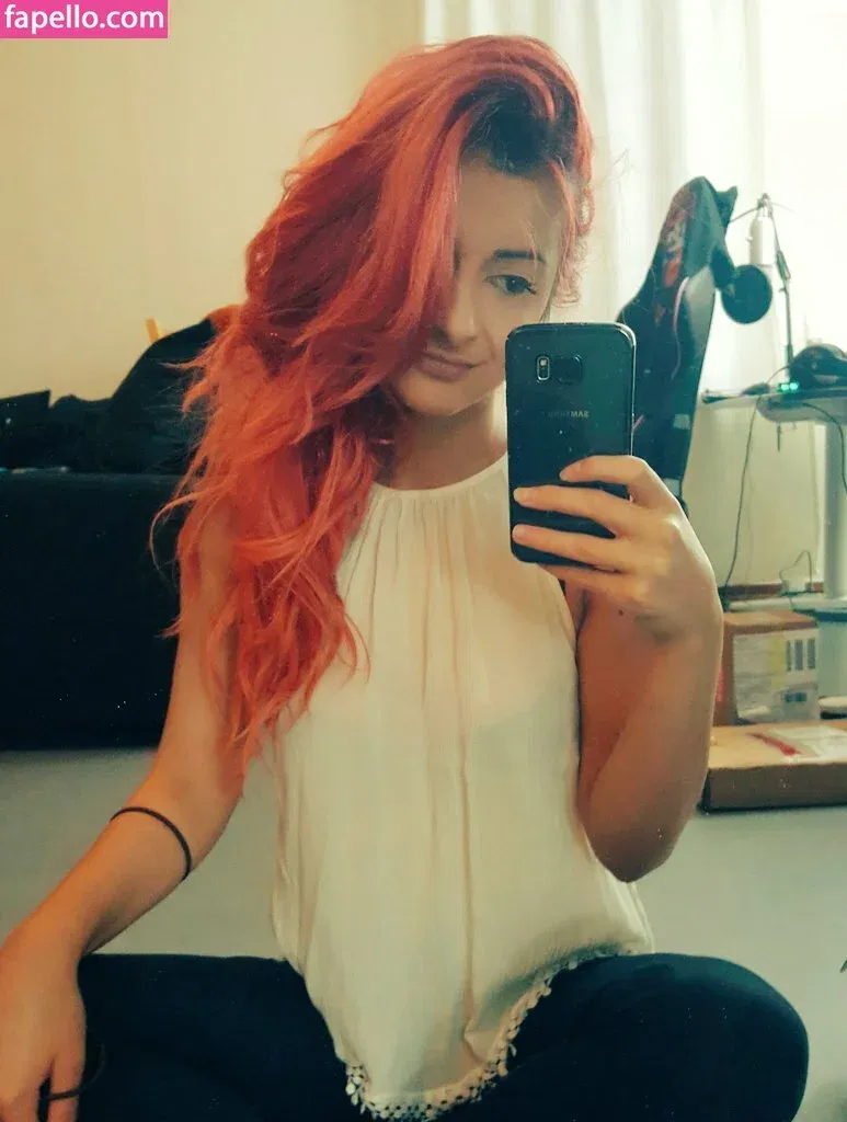 AnnieFuchsia Onlyfans Photo Gallery 