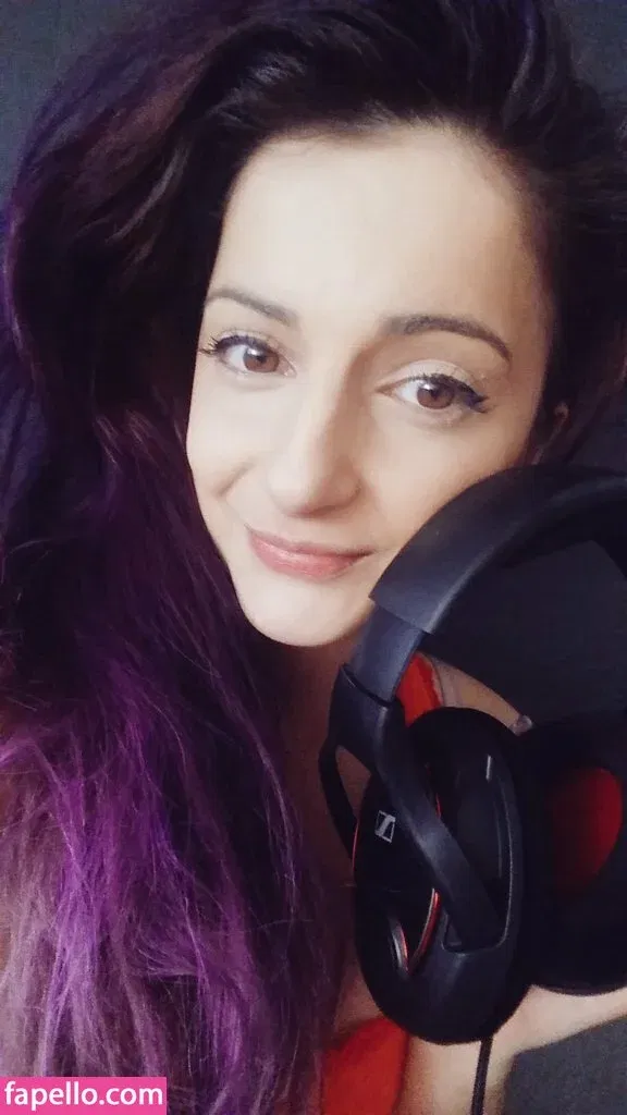 AnnieFuchsia Onlyfans Photo Gallery 