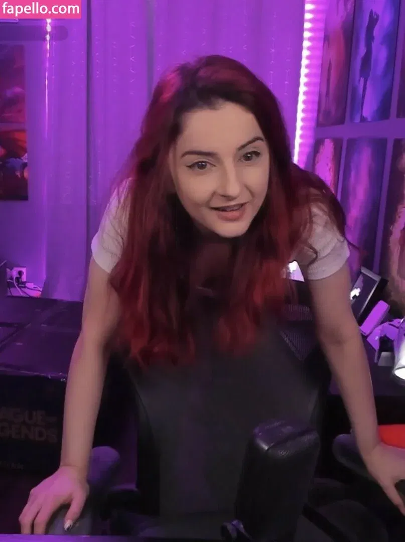 AnnieFuchsia Onlyfans Photo Gallery 