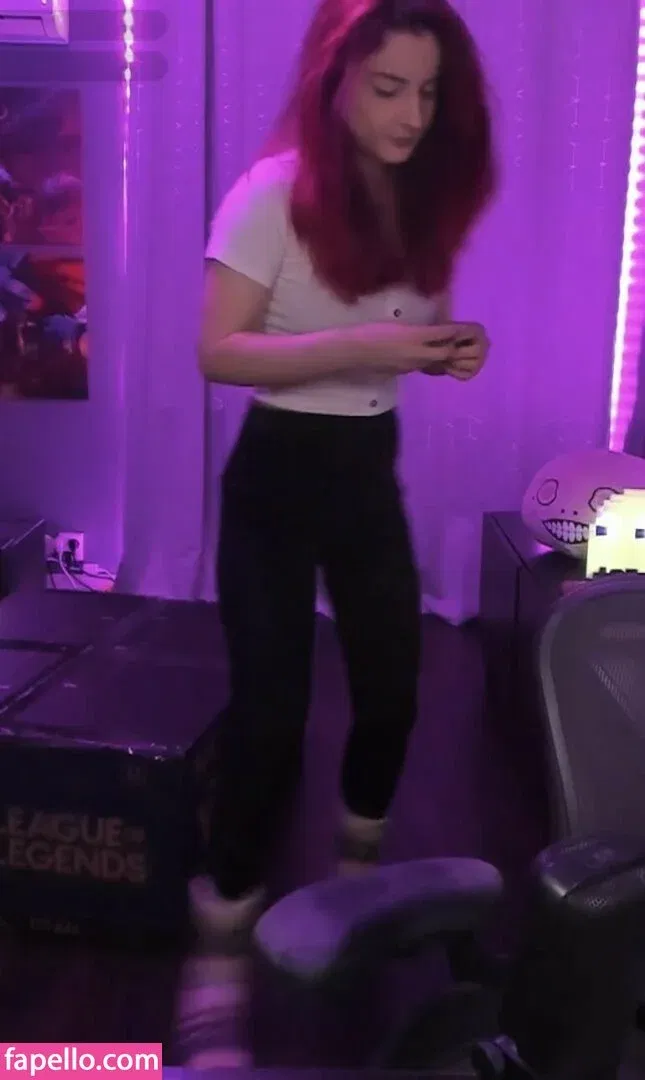 AnnieFuchsia Onlyfans Photo Gallery 