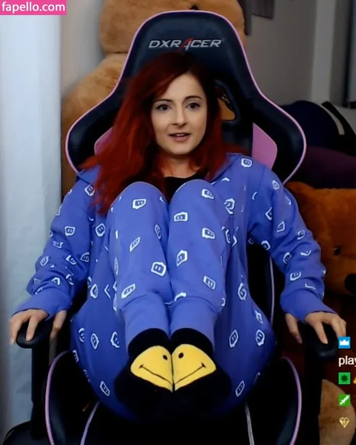 AnnieFuchsia Onlyfans Photo Gallery 