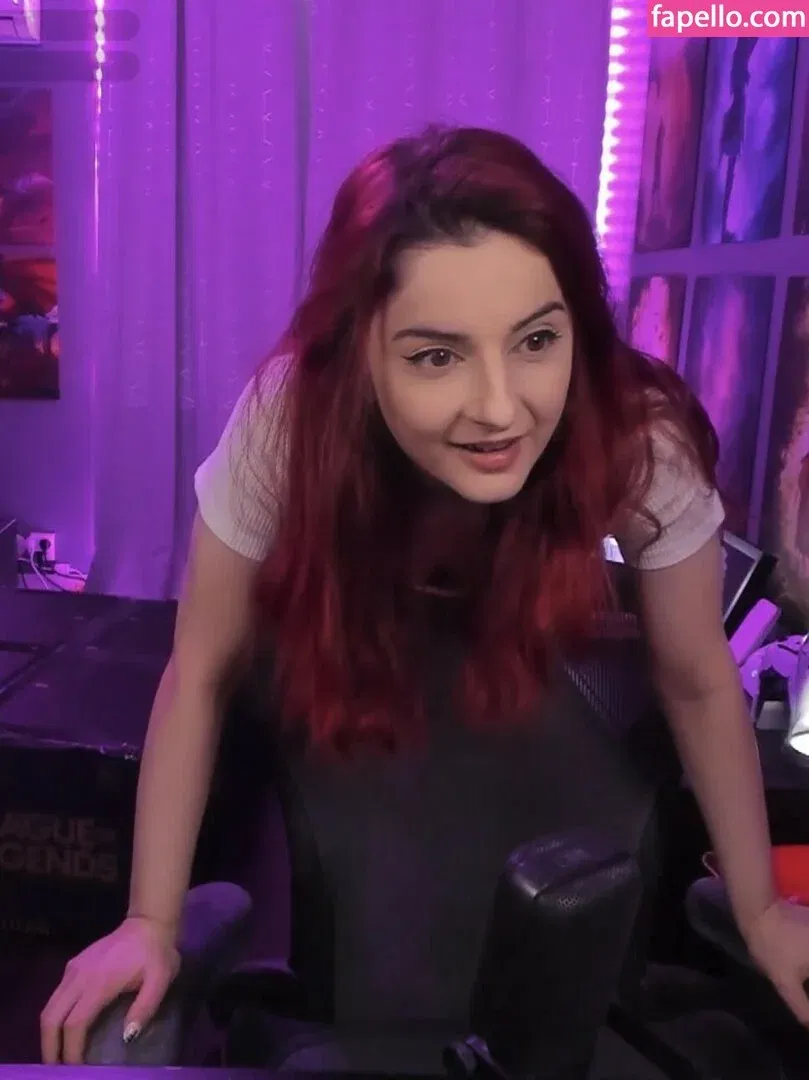 AnnieFuchsia Onlyfans Photo Gallery 