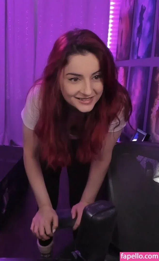 AnnieFuchsia Onlyfans Photo Gallery 