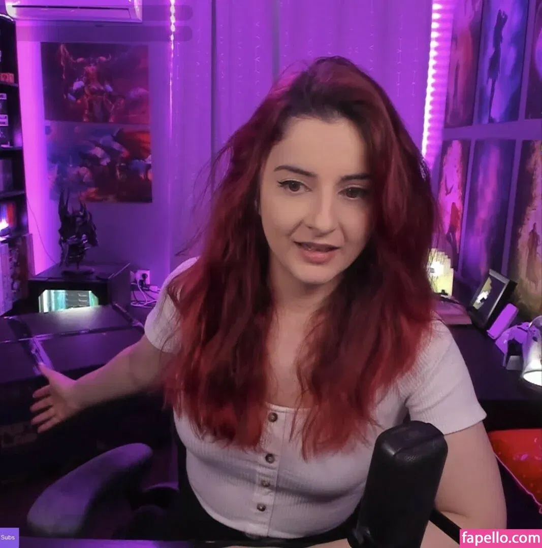 AnnieFuchsia Onlyfans Photo Gallery 