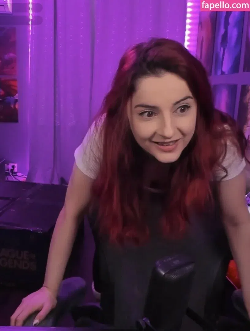 AnnieFuchsia Onlyfans Photo Gallery 