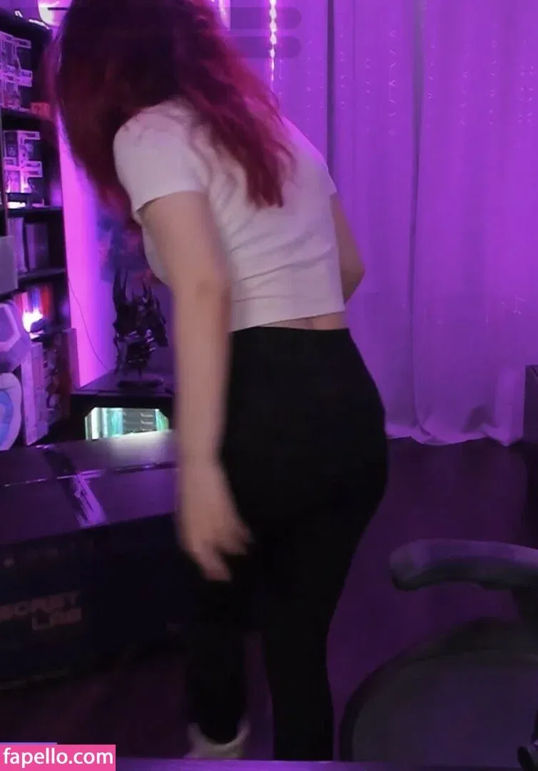 AnnieFuchsia Onlyfans Photo Gallery 