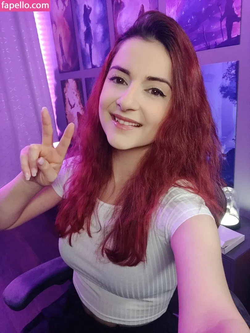 AnnieFuchsia Onlyfans Photo Gallery 