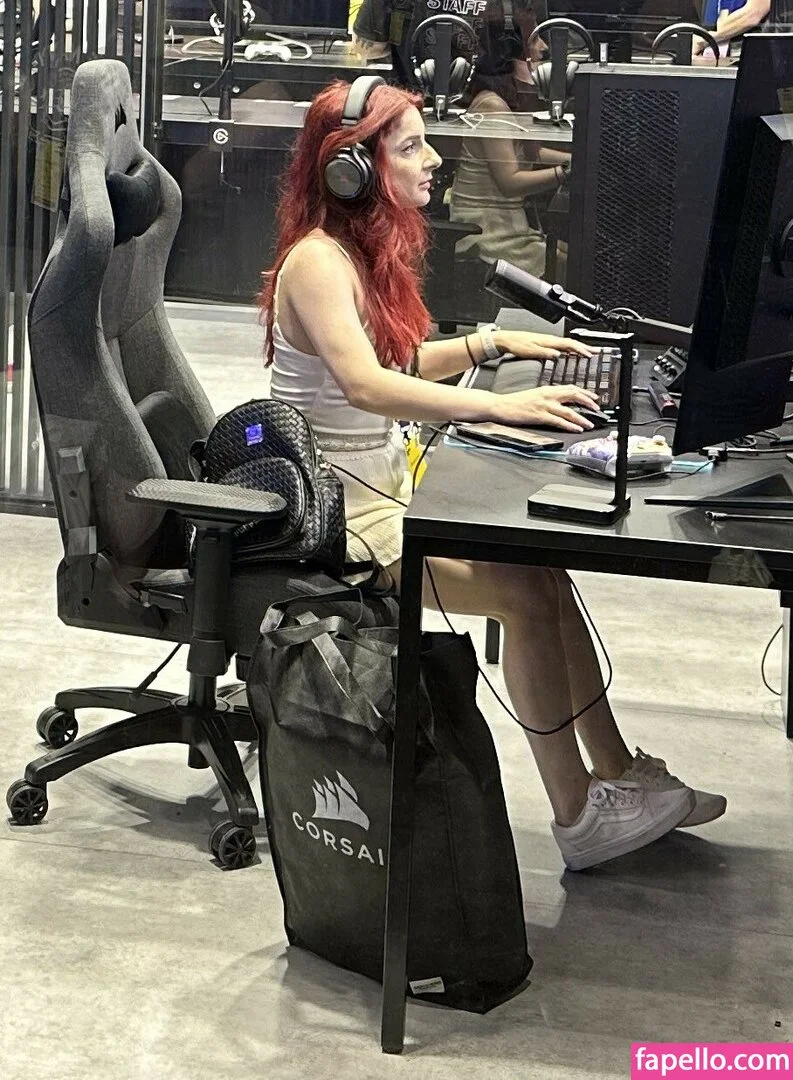 AnnieFuchsia Onlyfans Photo Gallery 