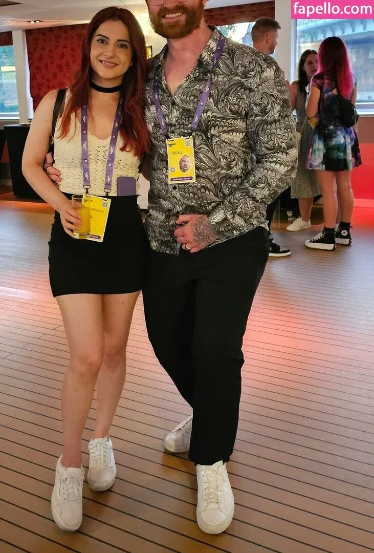 AnnieFuchsia Onlyfans Photo Gallery 